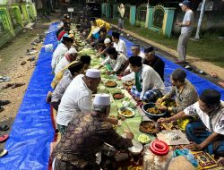 Rayakan Jalan Baru, Bupati Arief Sahur Sambel Terong Bersama Warga di Kemiri