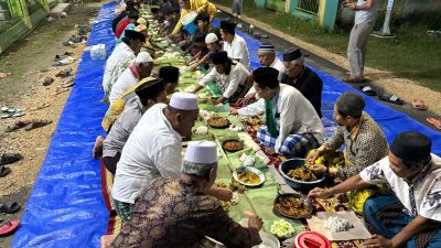 Rayakan Jalan Baru, Bupati Arief Sahur Sambel Terong Bersama Warga di Kemiri