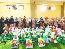Tanamkan Empati Sejak Dini, TK Alif Smart Kunjungi Pesantren Yatim Balita Adhsa