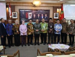 Hadiri Bedah Buku ” Mens Rea ” Karya Kajati Jateng, Bupati Arief Siap Undang Kajati ke Blora Untuk Beri Pencerahan